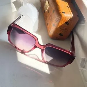 (new+tag) Authentic MCM Sunglasses Large Frame w Classic Case MCM | Accessories | Newtag Authentic Mcm Sunglasses Large  main image 2